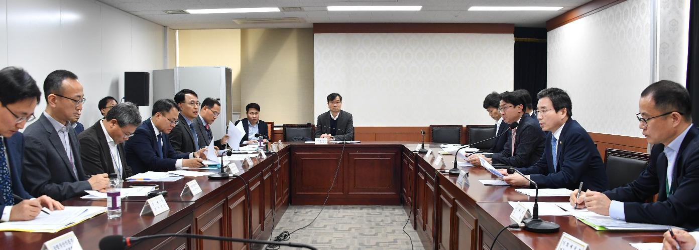 김용범 차관, 마스크 등 시장교란행위 방지 추진상황 점검회의