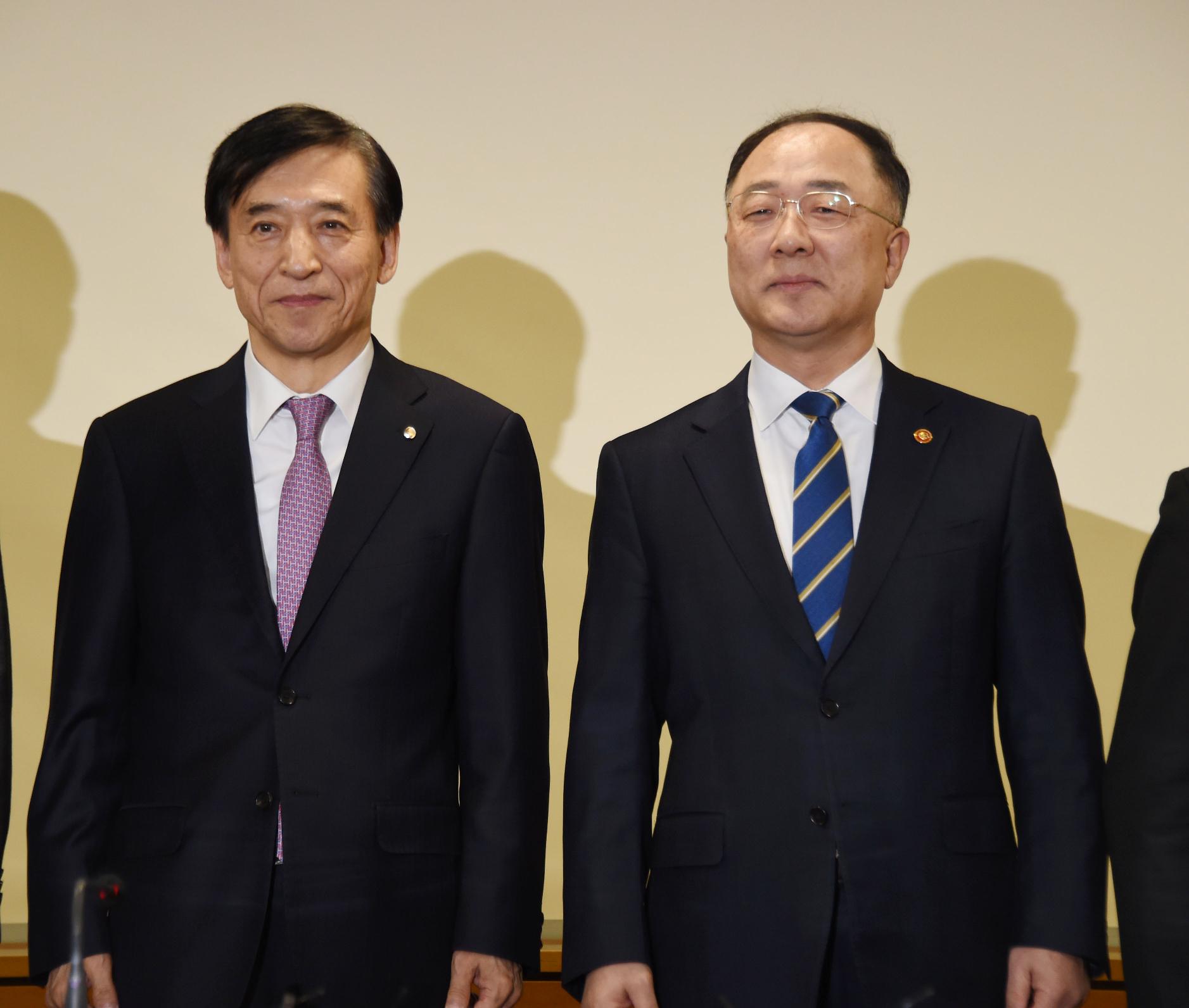 홍남기 부총리, 거시경제금융회의