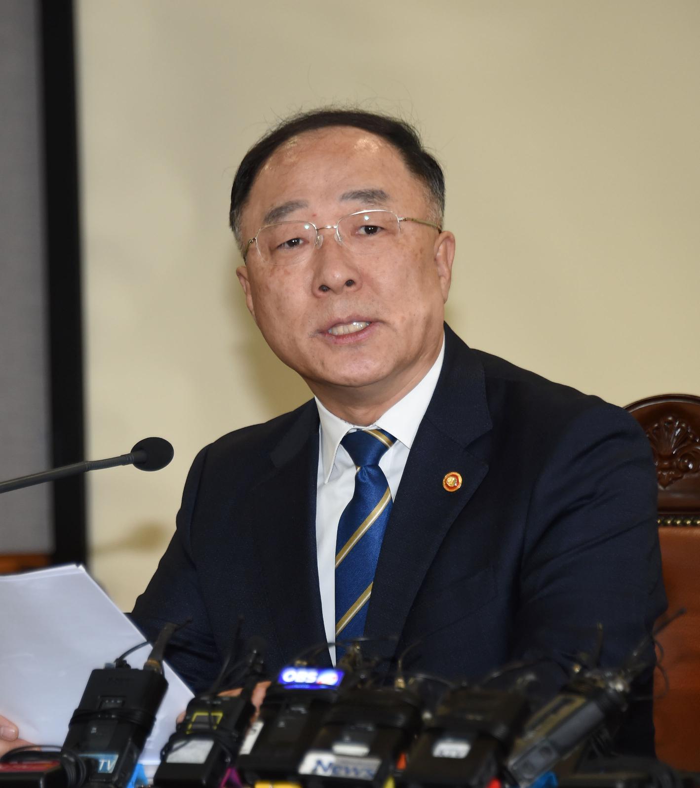 홍남기 부총리, 거시경제금융회의