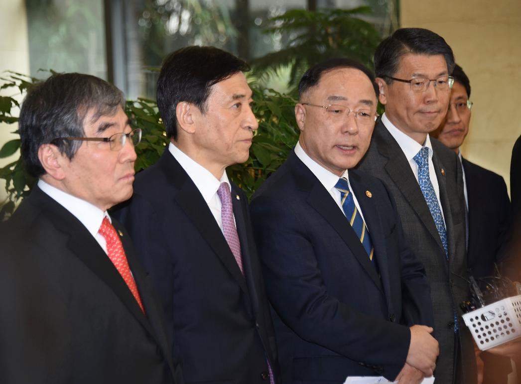 홍남기 부총리, 거시경제금융회의 결과브리핑