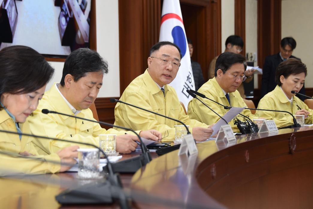 홍남기 부총리, 코로나19 대응 경제관계장관회의 겸 일본 수출규제 대응 관계장관회의