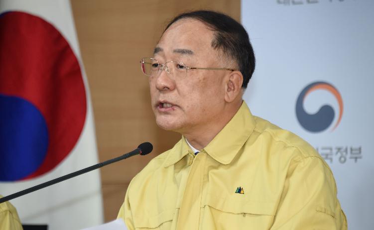 홍남기 부총리, 마스크 수급 안정 관련 긴급 합동브리핑