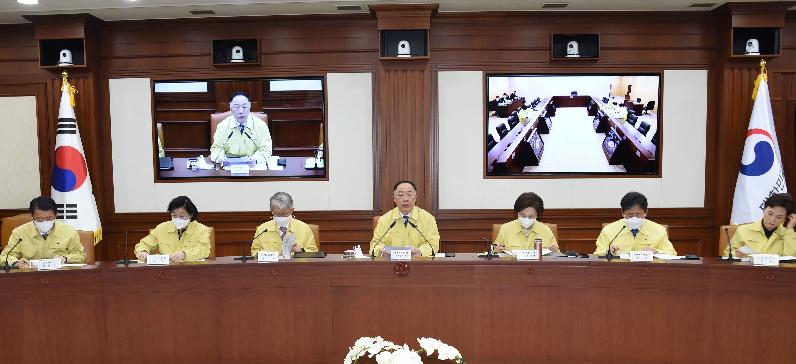홍남기 부총리, 제9차 코로나19 대응 경제관계장관회의 겸 제6차 경제활력대책회의