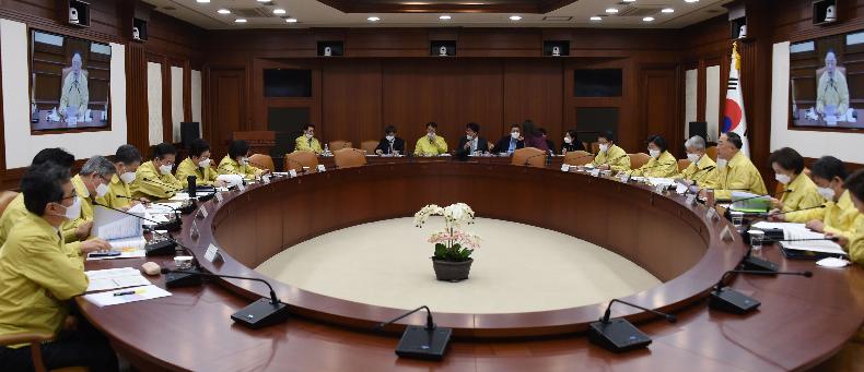 홍남기 부총리, 제9차 코로나19 대응 경제관계장관회의 겸 제6차 경제활력대책회의