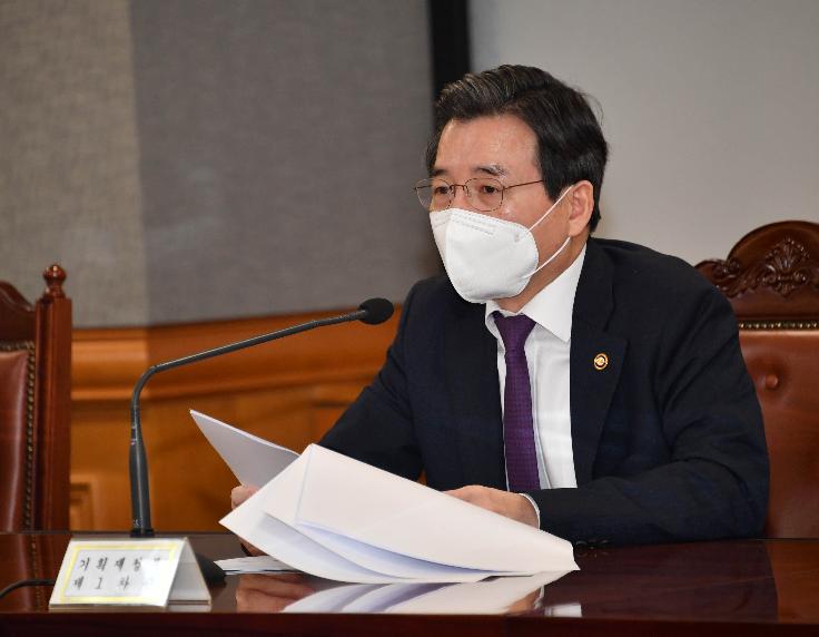 김용범 차관, 거시경제금융회의