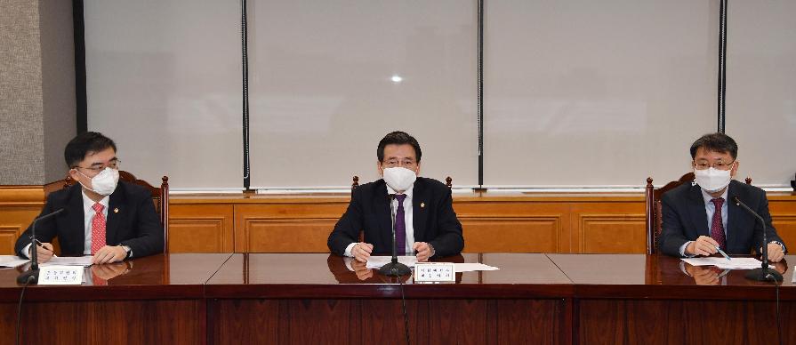 김용범 차관, 거시경제금융회의