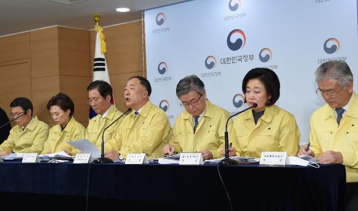 홍남기 부총리, 코로나19 파급영향 최소화와 조기극복을 위한 민생.경제 종합대책 합동브리핑