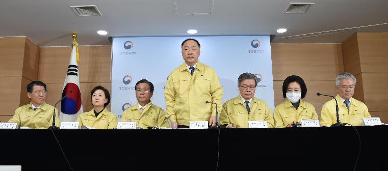 홍남기 부총리, 코로나19 파급영향 최소화와 조기극복을 위한 민생.경제 종합대책 합동브리핑
