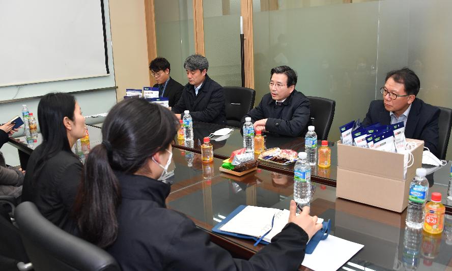 김용범 차관, 마스크 수급점검 T/F 생산현장 방문