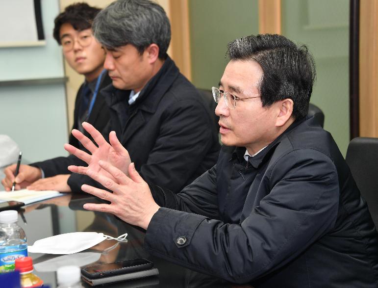 김용범 차관, 마스크 수급점검 T/F 생산현장 방문