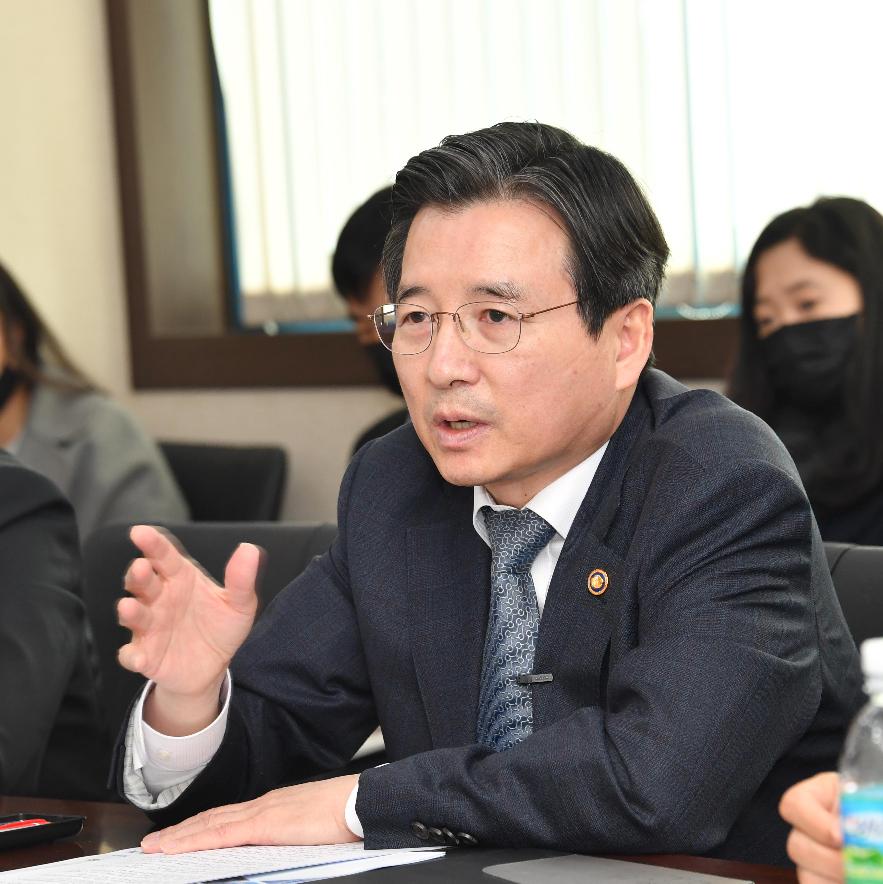 김용범 차관,  공적 마스크 유통현장 방문