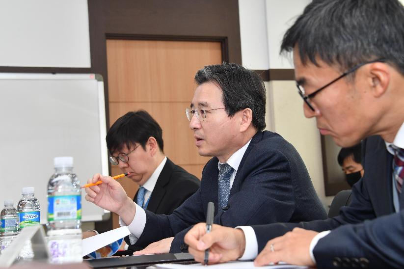 김용범 차관,  공적 마스크 유통현장 방문