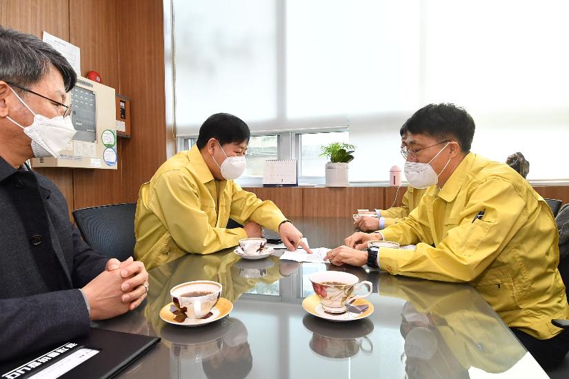 구윤철 차관, 공적 마스크 유통 우체국 현장방문