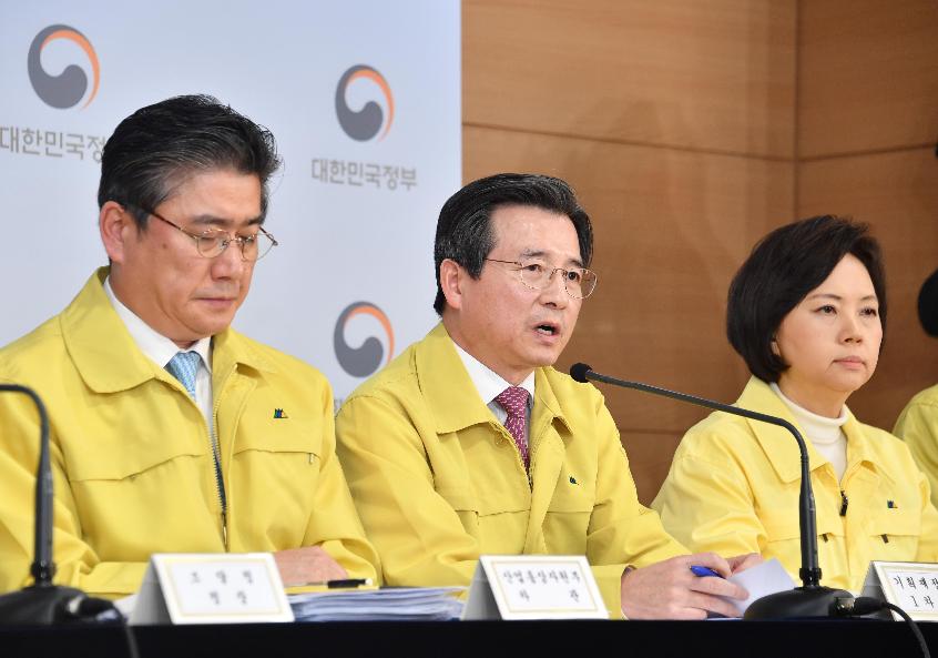 김용범 차관, 마스크 수급 안정화 대책 합동브리핑