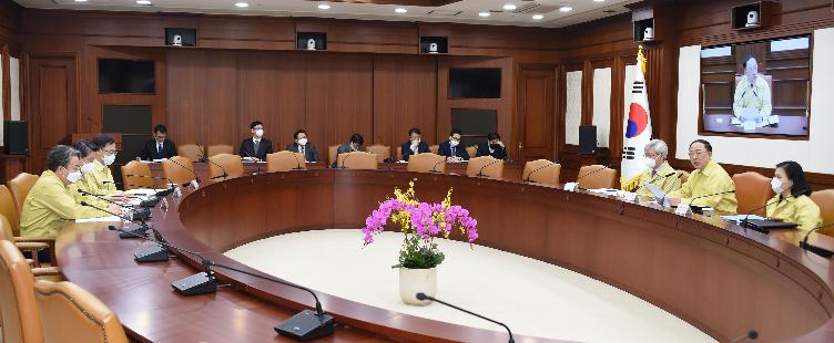 홍남기 부총리, 제212차 대외경제장관회의 겸 일본 수출규제 관련 관계장관회의