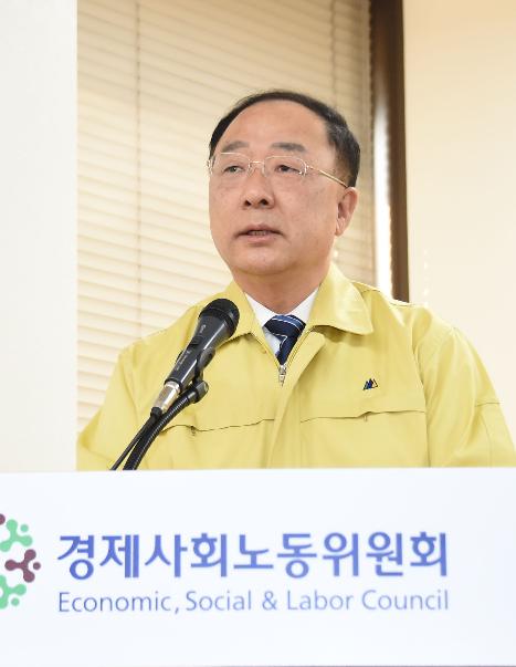 홍남기 부총리, 코로나19 위기 극복을 위한 노사정 합의선언 행사