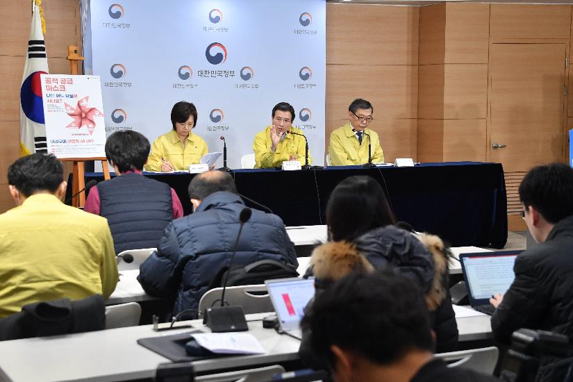 김용범 차관, 마스크 수급 안정화 대책 보완방안 브리핑