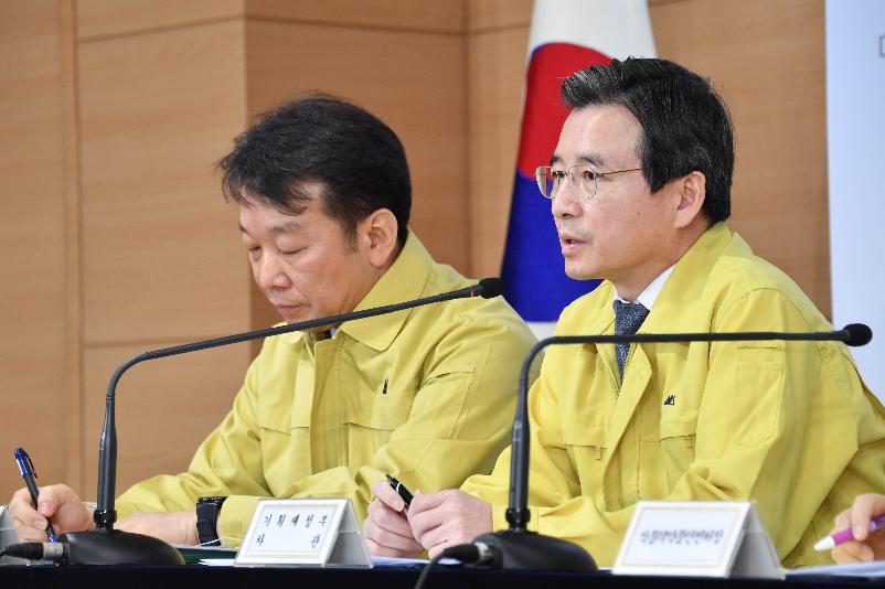 김용범 차관, 마스크 수급 안정 브리핑