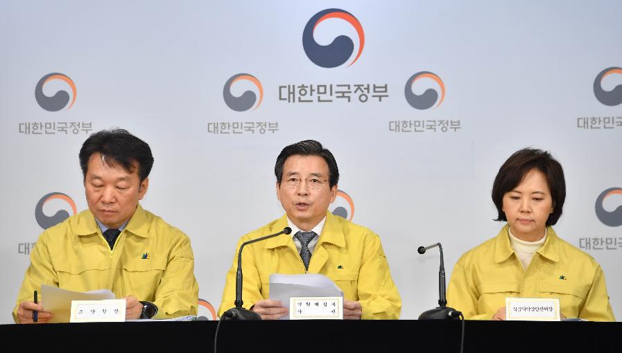 김용범 차관, 마스크 수급 안정 브리핑