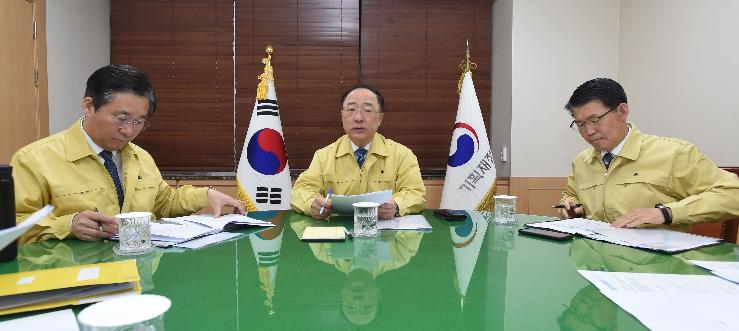 홍남기 부총리, 관계장관회의(녹실회의)