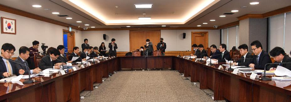 김용범 차관, 거시경제금융회의