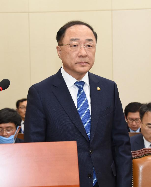 홍남기 부총리, 국회 기획재정위원회 전체회의