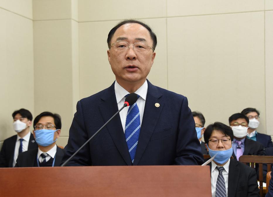 홍남기 부총리, 국회 기획재정위원회 전체회의