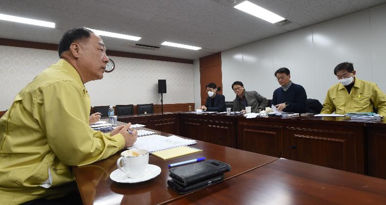 홍남기 부총리, 기획재정부 긴급 현안점검회의