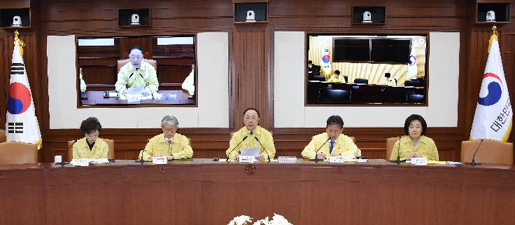 홍남기 부총리, 제11차 코로나19 대응 경제관계장관회의 겸 제1차 위기관리대책회의