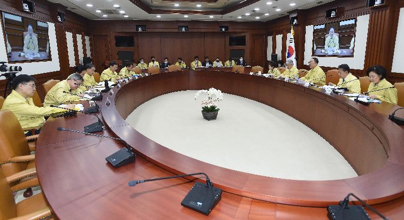 홍남기 부총리, 제11차 코로나19 대응 경제관계장관회의 겸 제1차 위기관리대책회의