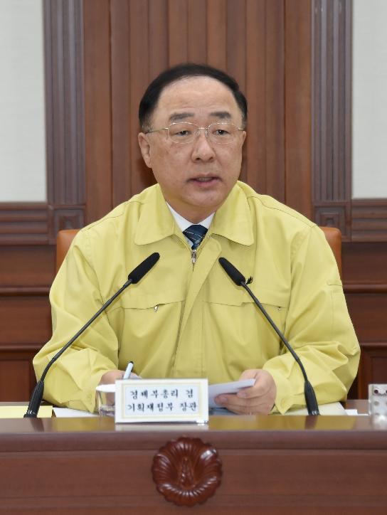 홍남기 부총리, 제11차 코로나19 대응 경제관계장관회의 겸 제1차 위기관리대책회의