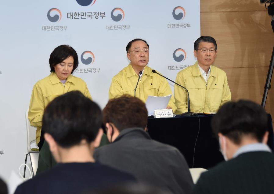 홍남기 부총리, 제1차 비상경제회의 결과 관계부처 합동브리핑