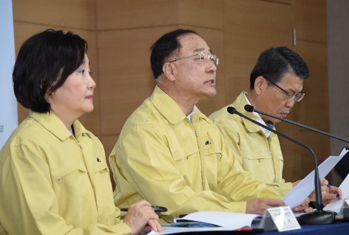 홍남기 부총리, 제1차 비상경제회의 결과 관계부처 합동브리핑