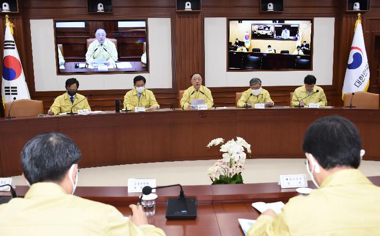 홍남기 부총리, 제12차 코로나19 대응 경제관계장관회의 겸 제2차 위기관리대책회의