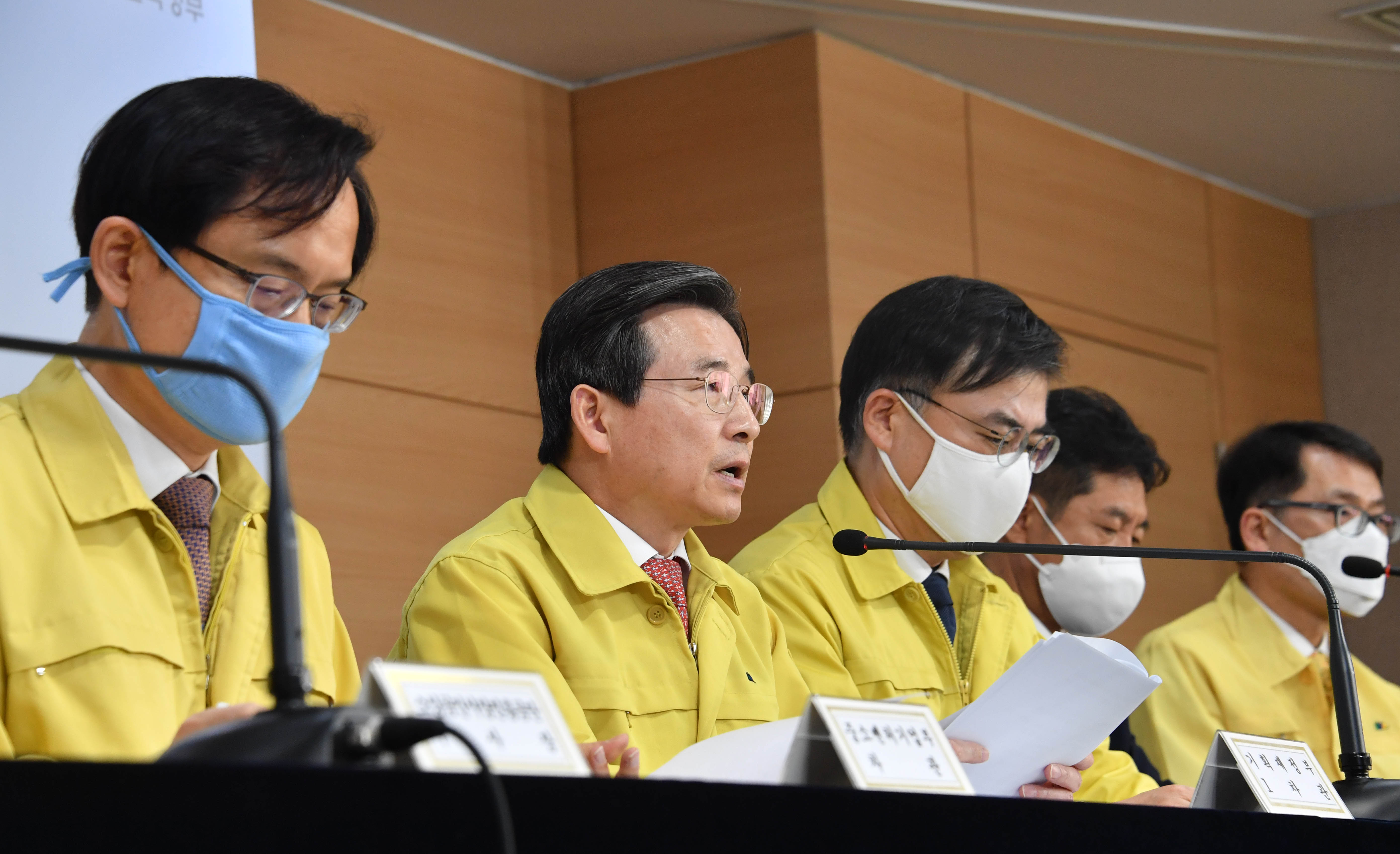 소상공인 금융지원 신속 집행 방안 관련 공동브리핑 개최 4}