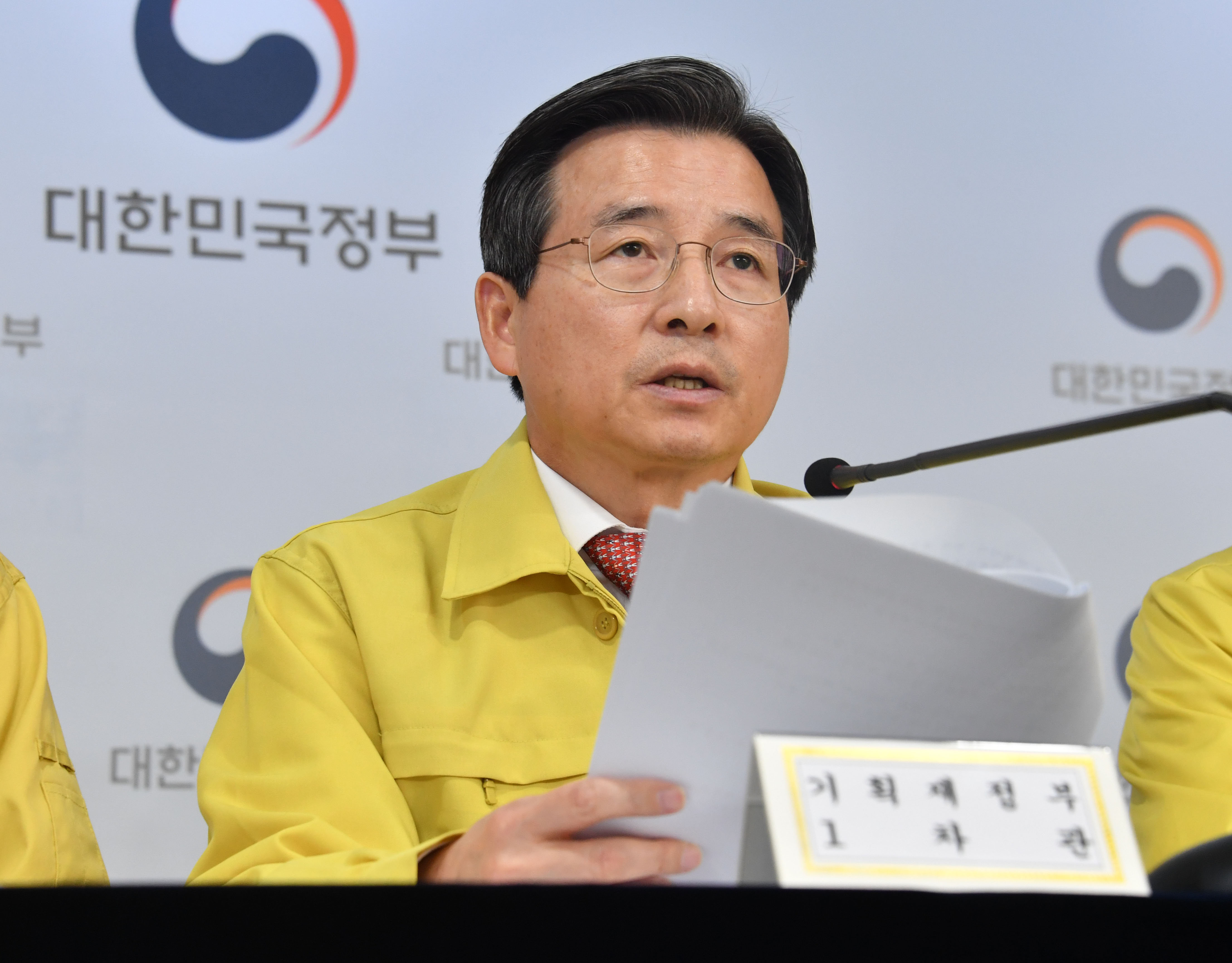 소상공인 금융지원 신속 집행 방안 관련 공동브리핑 개최 5}