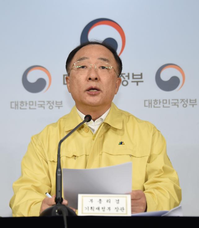 홍남기 부총리, 제3차 비상경제회의 결과 관계부처 합동브리핑