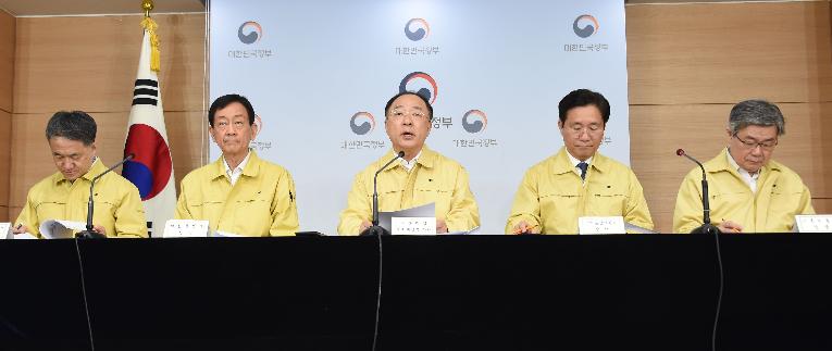 홍남기 부총리, 제3차 비상경제회의 결과 관계부처 합동브리핑