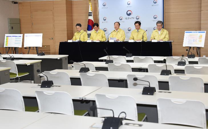홍남기 부총리, 제3차 비상경제회의 결과 관계부처 합동브리핑