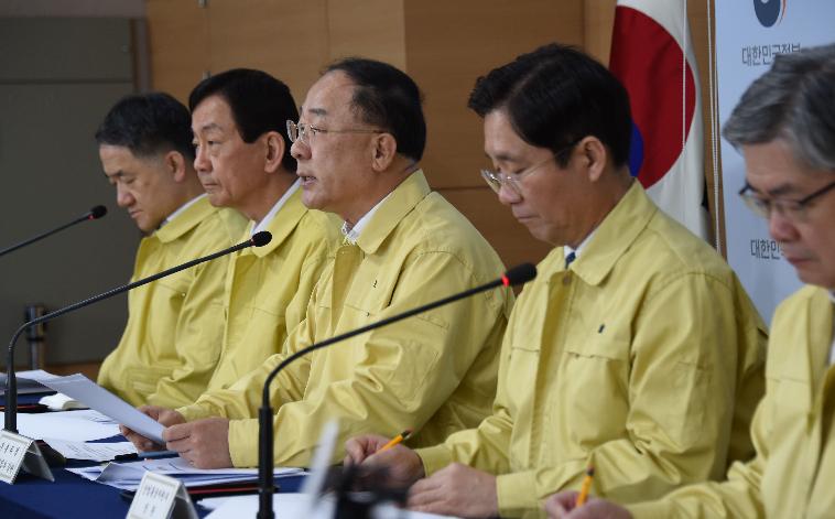 홍남기 부총리, 제3차 비상경제회의 결과 관계부처 합동브리핑