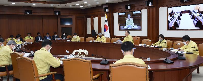 홍남기 부총리, 제13차 코로나19 대응 경제관계장관회의 겸 제3차 위기관리대책회의