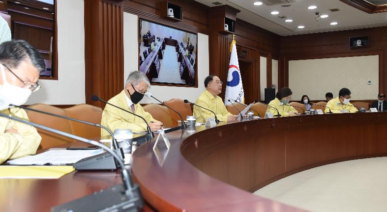 홍남기 부총리, 제13차 코로나19 대응 경제관계장관회의 겸 제3차 위기관리대책회의