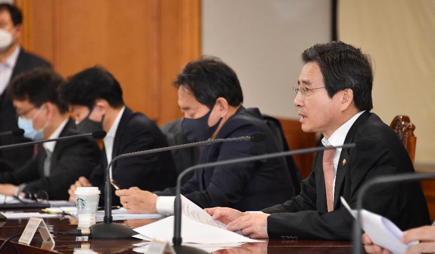 김용범 차관, 거시경제금융회의