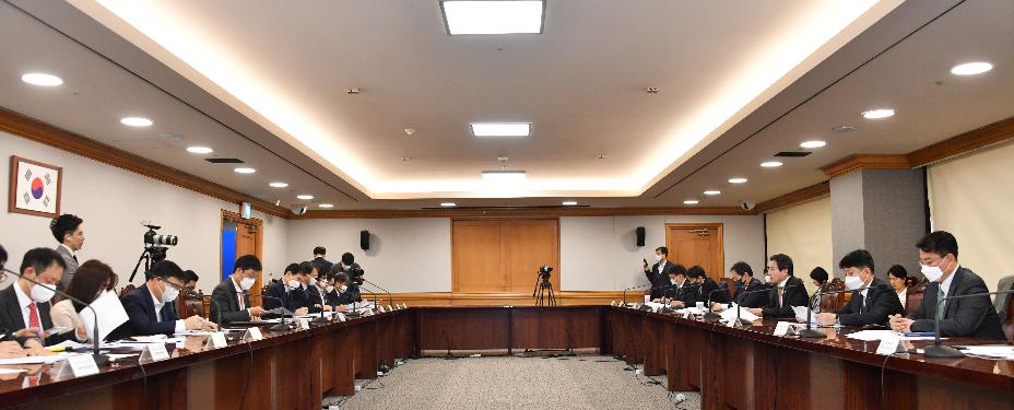 김용범 차관, 거시경제금융회의