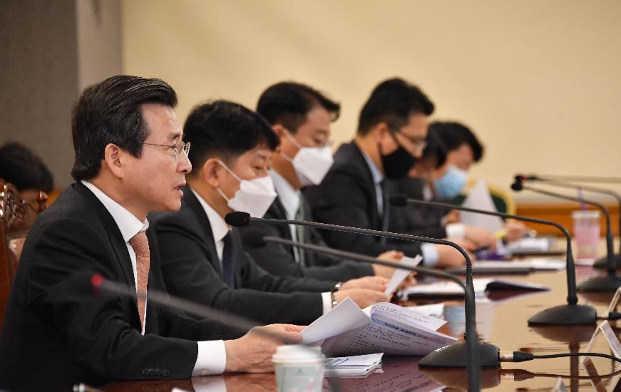 김용범 차관, 거시경제금융회의