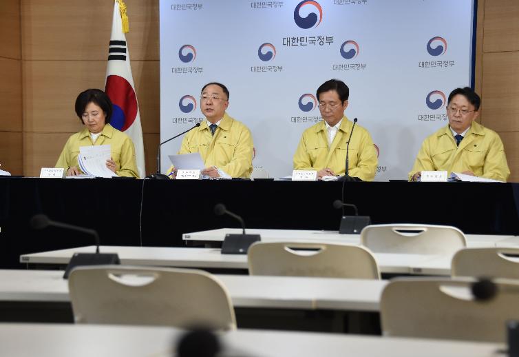 홍남기 부총리, 제4차 비상경제회의 결과 관계부처 합동브리핑