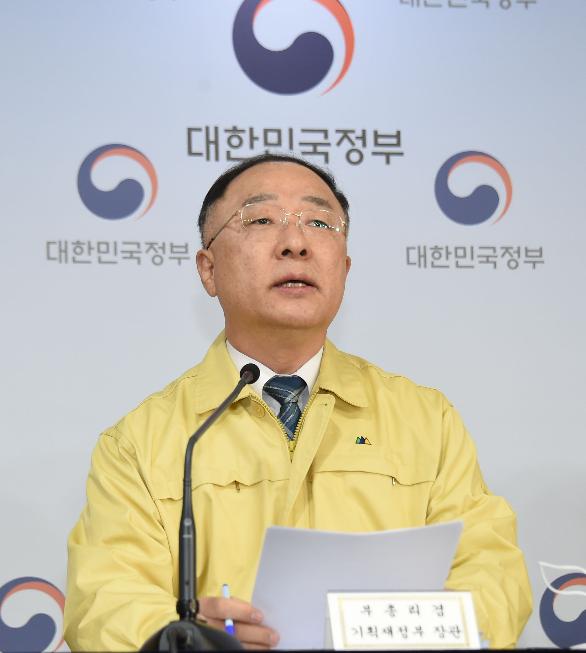 홍남기 부총리, 제4차 비상경제회의 결과 관계부처 합동브리핑