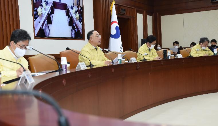 홍남기 부총리, 제14차 코로나19 대응 경제관계장관회의 겸 제4차 위기관리대책회의