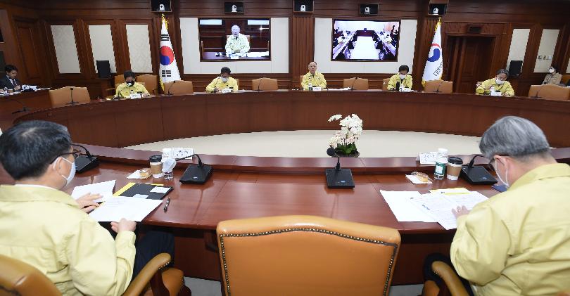홍남기 부총리, 제14차 코로나19 대응 경제관계장관회의 겸 제4차 위기관리대책회의