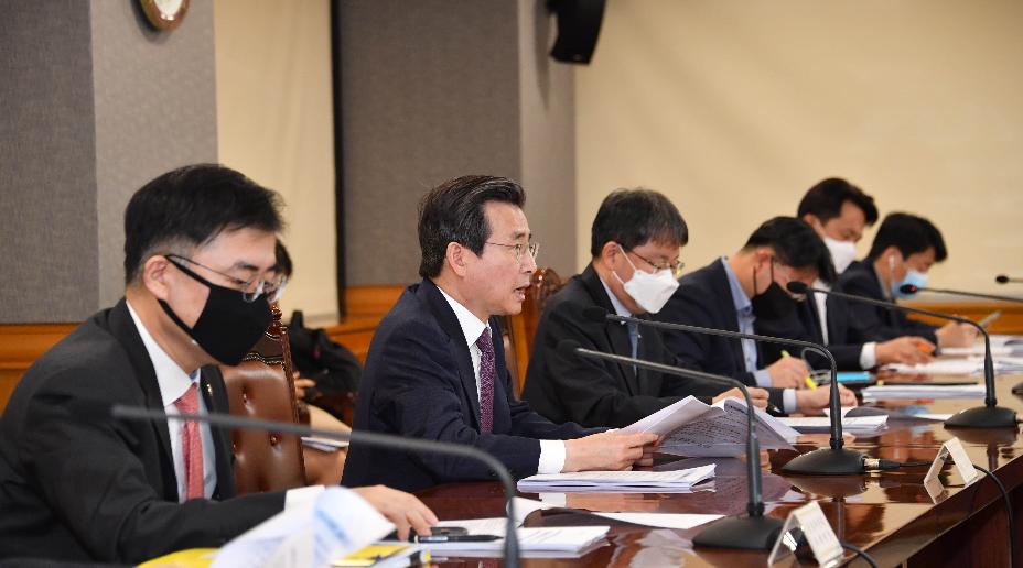 김용범 차관, 거시경제금융회의